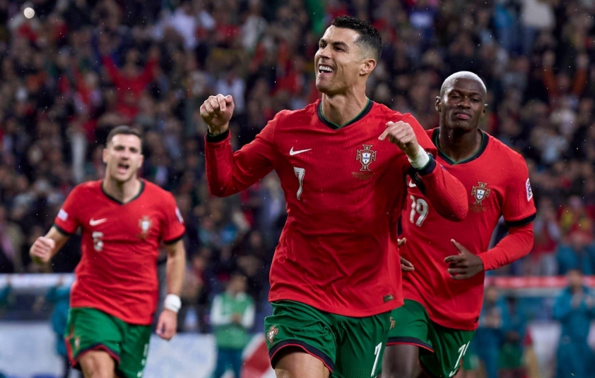 HLV Martinez đưa ra cảnh báo cho Ronaldo Không ai được đảm bảo suất đá chính