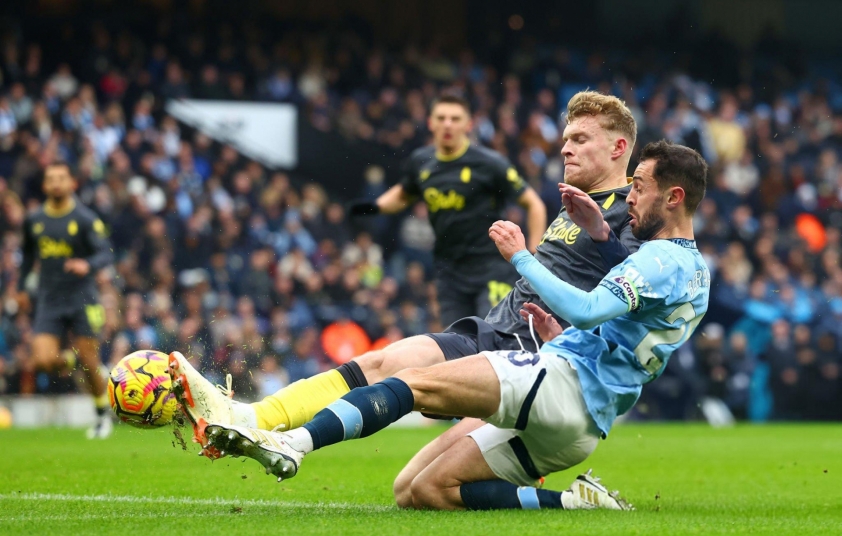 Bernardo Silva giúp Man City vượt lên. Ảnh: Getty