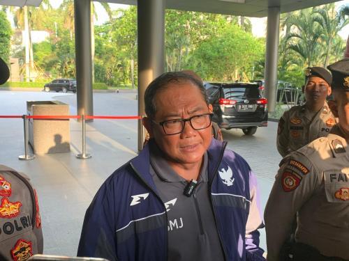 Sếp lớn ĐT Indonesia nói rõ việc sa thải HLV Kluivert 609016