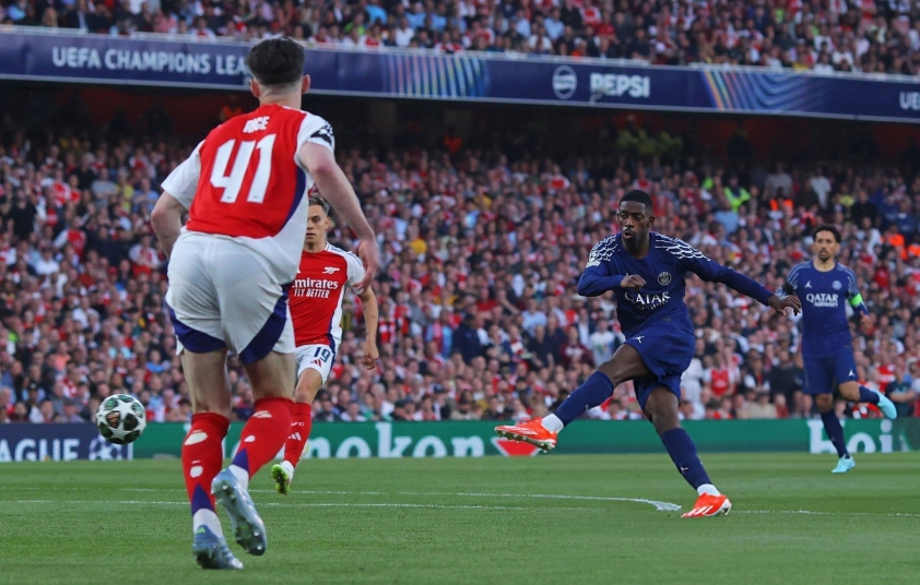 Bộ đôi Arsenal đi vào lịch sử Champions League 627923