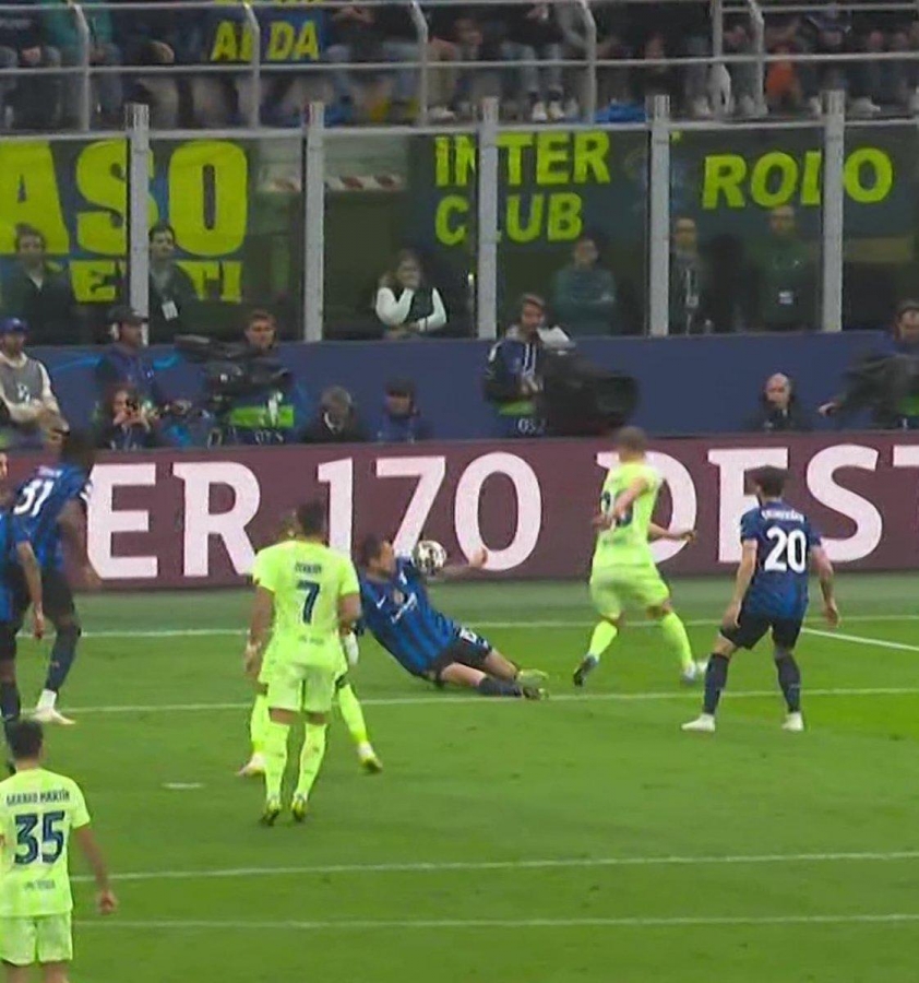 Trọng tài tín nhất châu Âu gây tranh cãi trận Inter vs Barca 630864