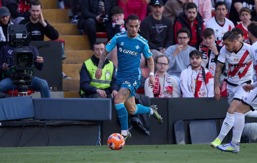 Antony nhận tin không thể buồn hơn tại Real Betis 635391