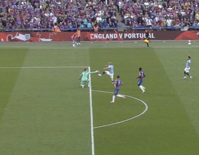 Thủ môn Crystal Palace thoát thẻ đỏ ở chung kết FA Cup? 636320