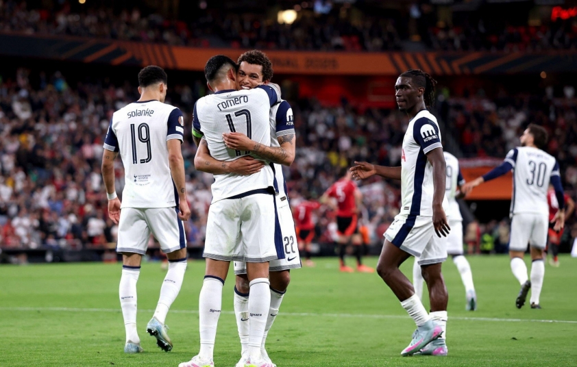 Tottenham lập kỷ lục đánh bại Man Utd 638177