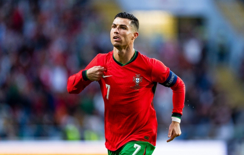 Ronaldo nói đúng 2 từ khi Bồ Đào Nha vô địch Euro 643722