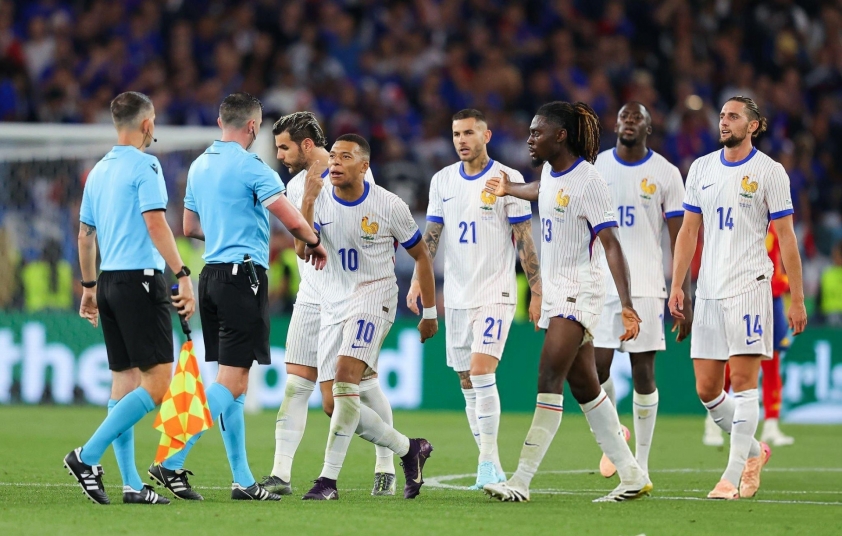 Mbappe chỉ ra điều không hài lòng với trọng tài 645492
