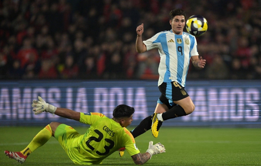 Messi mờ nhạt, Argentina thắng tối thiểu Chile 645574