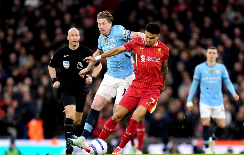 Barca từ chối chiêu mộ tiền vệ hay hơn Pedri và De Jong 651356