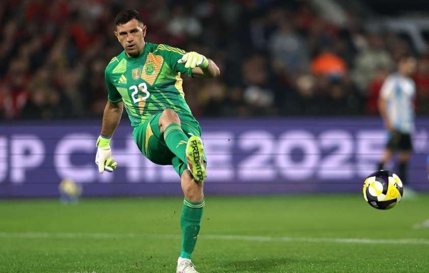 Chuyển nhượng MU 21/6: Emi Martinez muốn tới Old Trafford; Antony gia nhập 'ngựa ô' Serie A? 653320