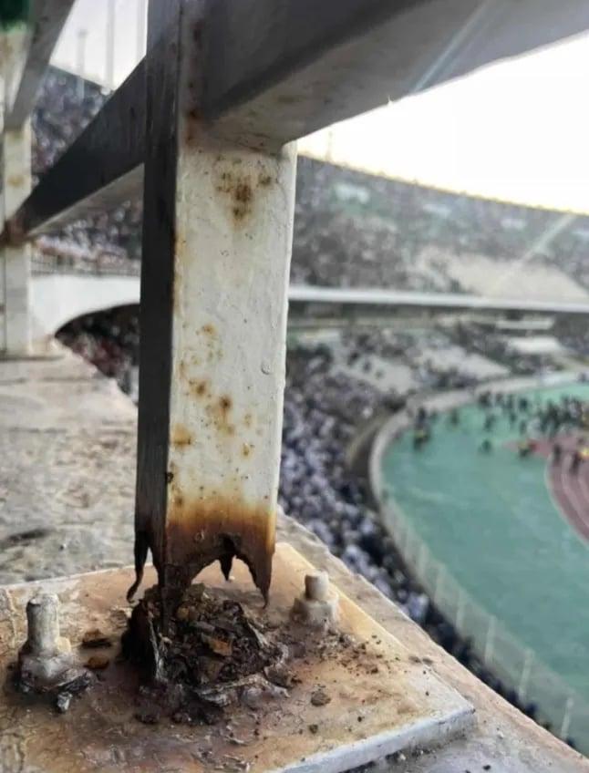 3 người không qua khỏi sau thảm kịch tại SVĐ Algeria 654326
