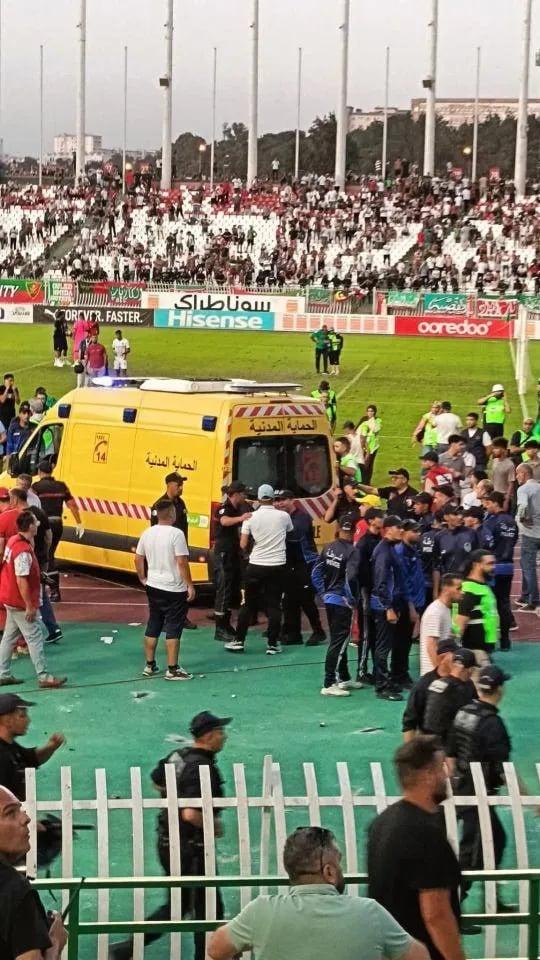 3 người không qua khỏi sau thảm kịch tại SVĐ Algeria 654325