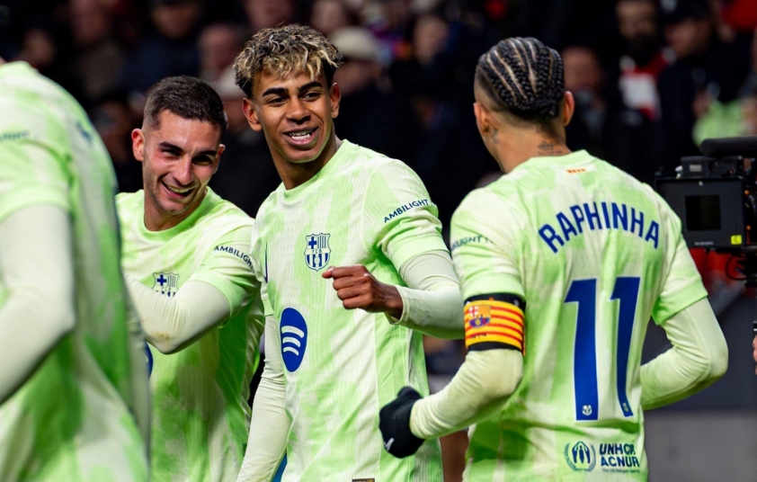 Phòng thay đồ Barca 'hỗn loạn' vì Yamal 654561