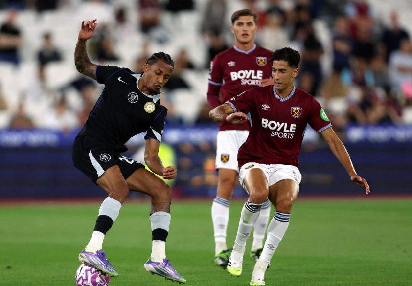 Tiền đạo Brazil có màn trình diễn 'điểm 10' tại Chelsea 690286
