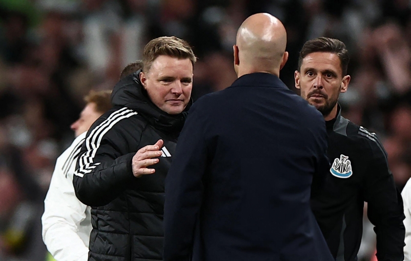 Slot: 'Tôi không phải thông cảm cho HLV Newcastle vì Isak'