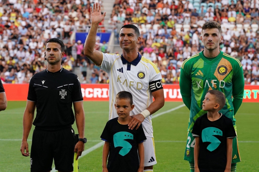 Thua luân lưu, Ronaldo đón thủ môn mới tại Al Nassr 691519