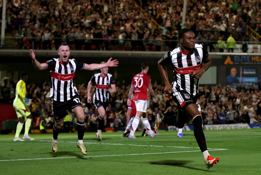 Không chỉ MU, Grimsby Town từng 'ngáng đường' Man City 693337