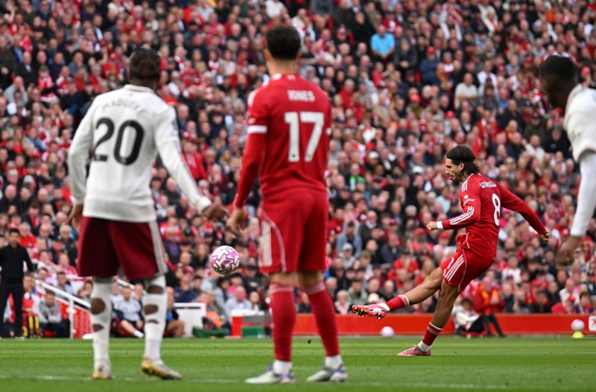 Liverpool vượt qua Arsenal với tuyệt phẩm từ đá phạt 3 Trực tiếp Liverpool 1-0 Arsenal: Siêu phẩm đá phạt