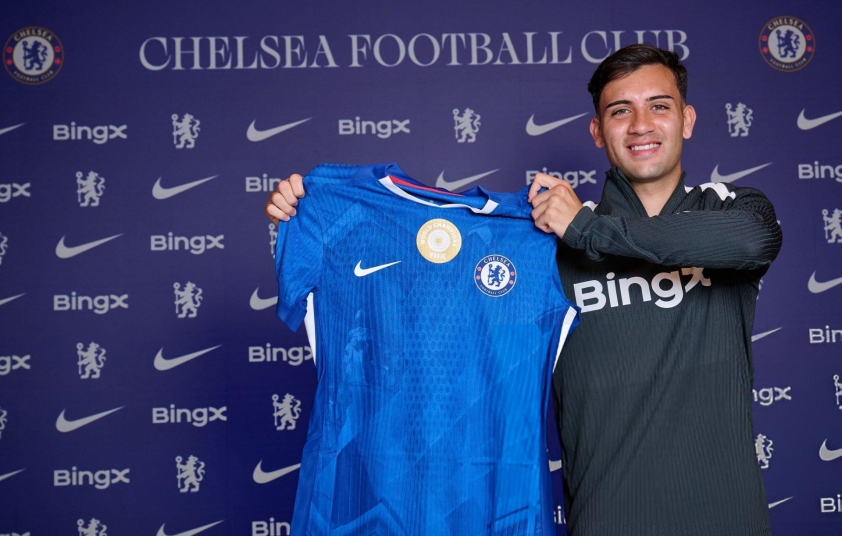 Chelsea bất ngờ 'phản bội' 1 tân binh  697639