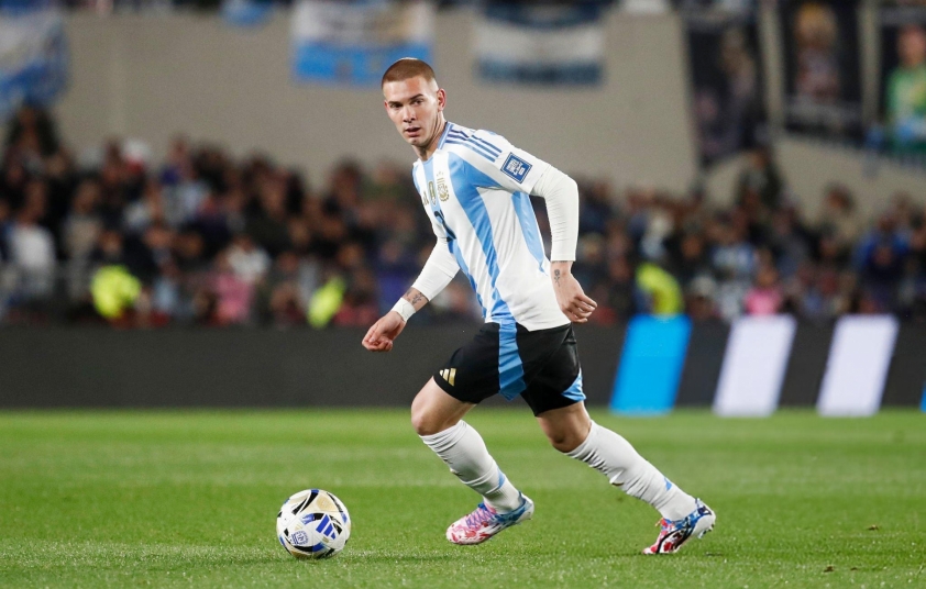 Sao trẻ Real thừa nhận bị Messi 'dọa đánh' 698582