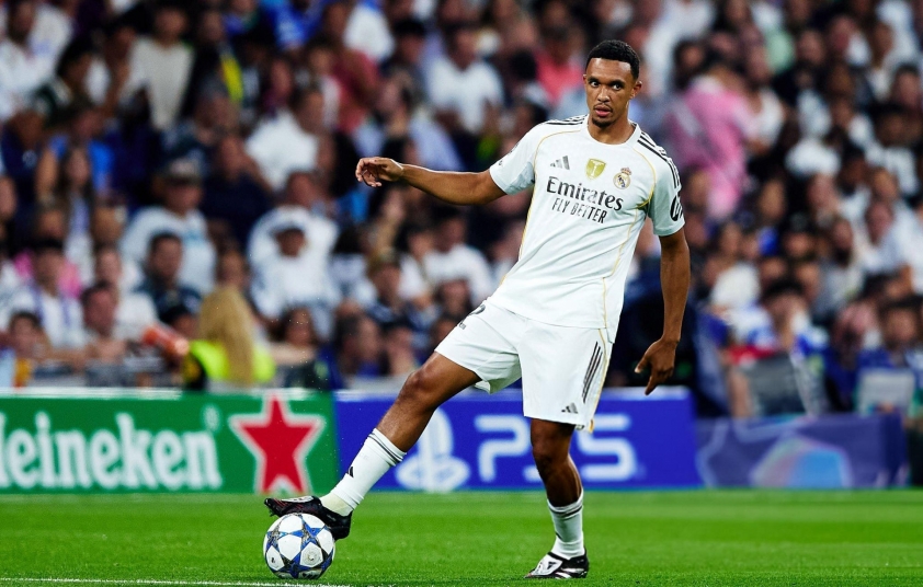 Xabi Alonso nói thẳng mức độ chấn thương của Trent Arnold 705811