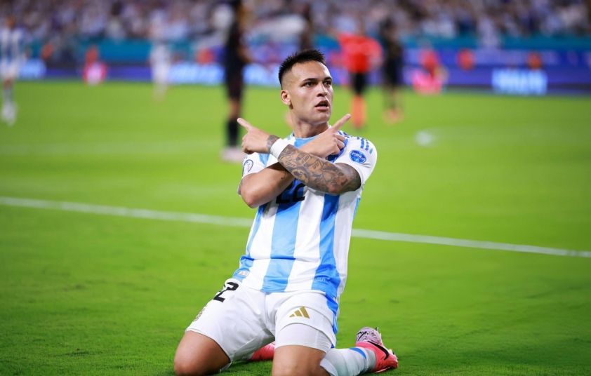 Messi chỉ thẳng người xứng đáng giành Quả bóng Vàng 708275