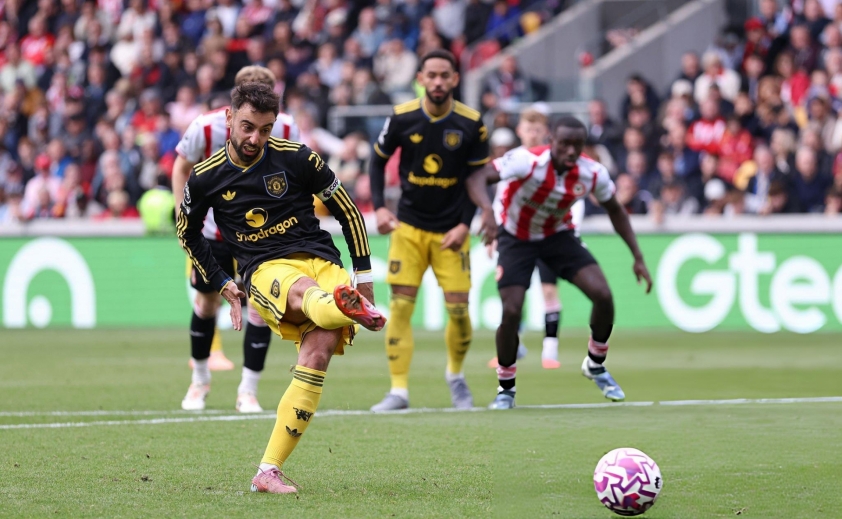 Bruno trượt chân, MU thất bại ngỡ ngàng trước Brentford 7 Bruno Fernandes thất bại trên chấm phạt đền