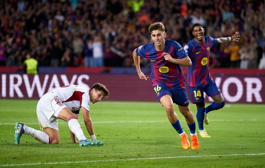 Tranh cãi nảy lửa pha 'chạm tay vào má' trận thắng của Barca 726399