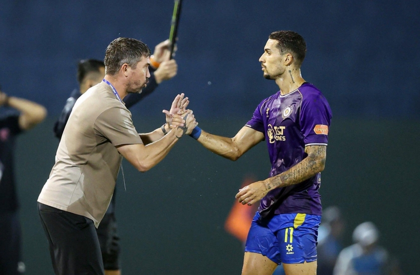 HLV Harry Kewell bày tỏ sự không hài lòng về một điều tại Việt Nam 4 HLV Harry Kewell không hài lòng với 1 điều tại Việt Nam 728879