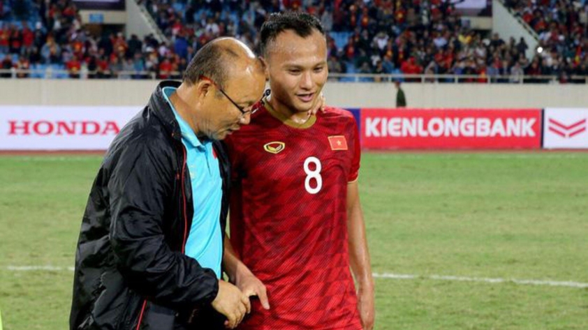 Hoàng Hên vô tình làm chấn thương nặng trò cưng của HLV Park Hang-seo 5 Hoàng Hên vô tình gây chấn thương nặng cho trò cưng HLV Park Hang Seo 732562