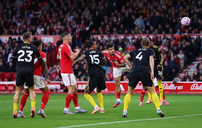 Nottingham bất ngờ vượt lên