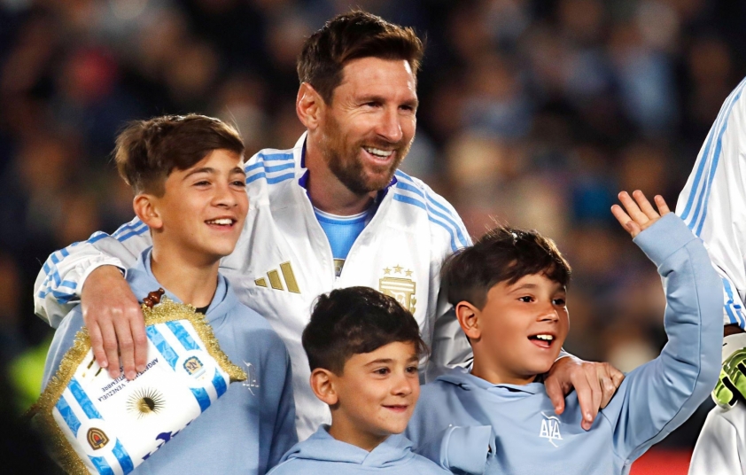 Con trai Messi ghi bàn phạt đền đẹp như Ronaldo 3 Con trai Messi sút phạt đẹp mắt như Ronaldo 741688