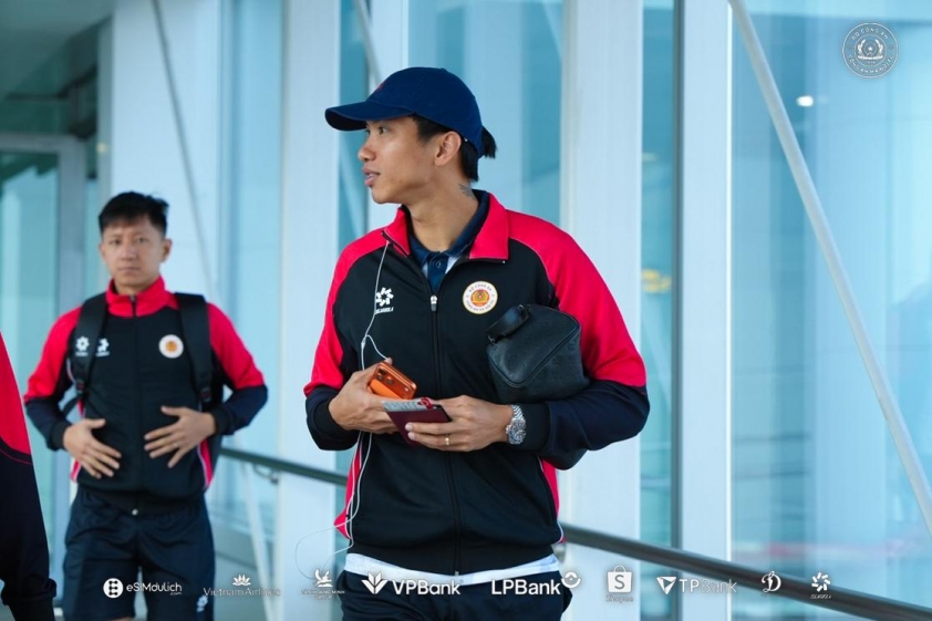 Văn Hậu sang Thái Lan, sẵn sàng tái xuất sau 2 năm vắng bóng 4 Văn Hậu sang Thái Lan, chuẩn bị tái xuất sau hơn 2 năm 750807