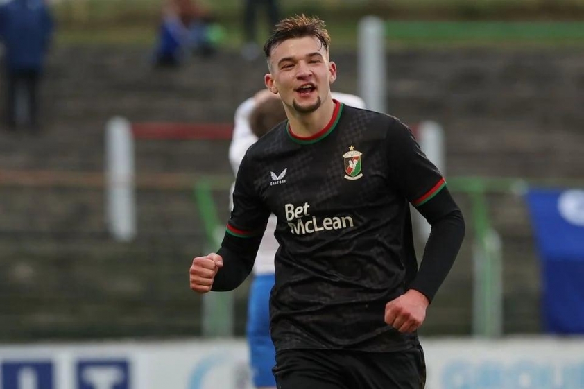 Tiền đạo người Anh được xác nhận gia nhập đội bóng Thủ đô 770586