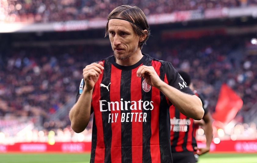 Modric dẫn dắt AC Milan giành chiến thắng tối thiểu, chiếm ngôi đầu Serie A 5 'Cụ' Modric gánh AC Milan thắng tối thiểu, giành ngôi đầu Serie A 772136