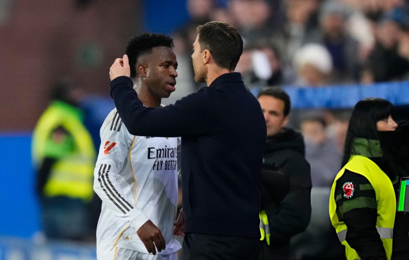 Xabi Alonso có động thái bất ngờ với Vinicius 773064