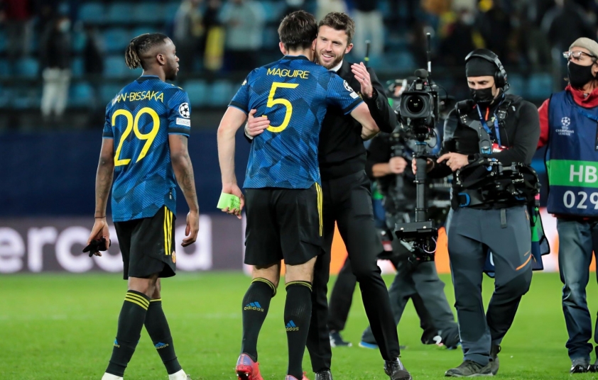 Vừa tới MU, HLV Carrick chia tay công thần thi đấu 256 trận 779052