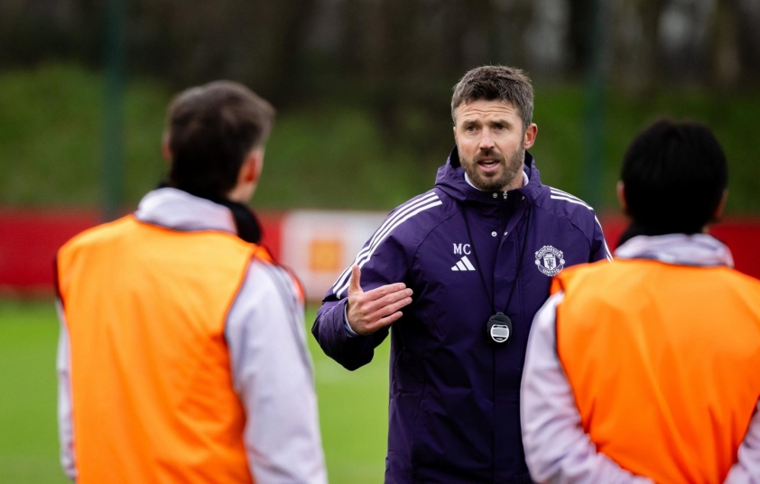 HLV Carrick nhận 'cú hích' lớn tại MU trước đại chiến Man City 779675