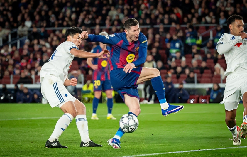 CHÍNH THỨC: Lewandowski sánh ngang Messi tại Champions League 786856