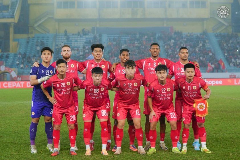 Không ra sân, Đình Bắc cùng CAHN vô địch lượt đi V-League 791710