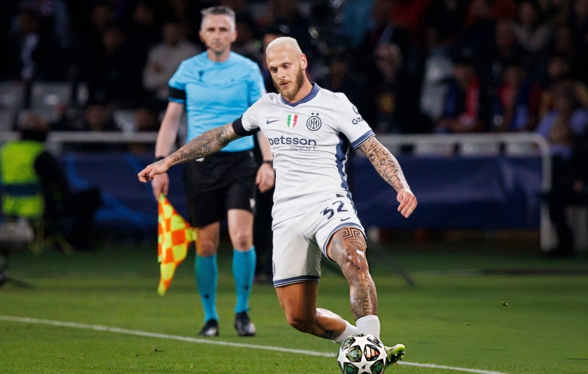 Sir Jim đồng ý, MU vào cuộc chiêu mộ cầu thủ 'tạt bóng hay nhất châu Âu' 794139