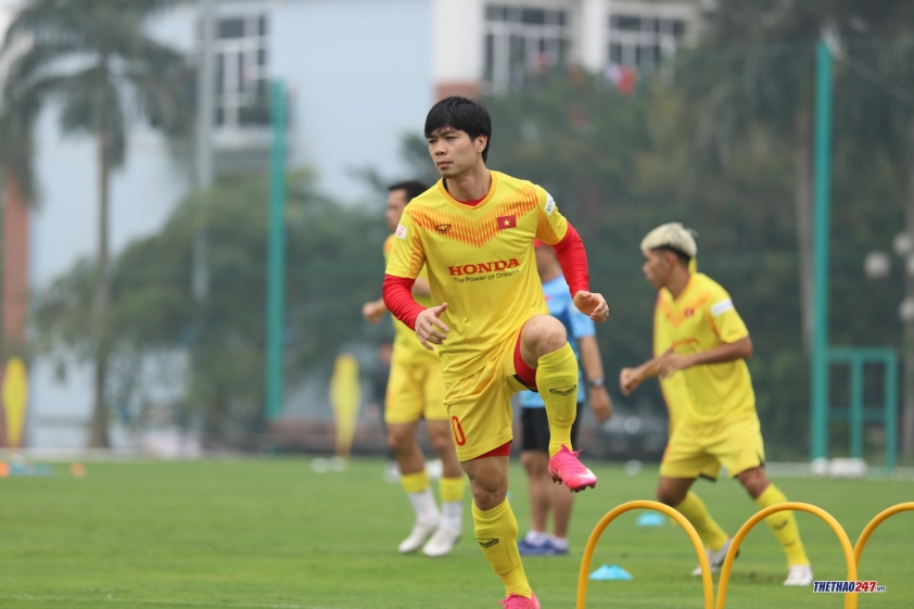 Quang Hải tập riêng với bác sĩ Choi sau khi dính chấn thương Ảnh 7