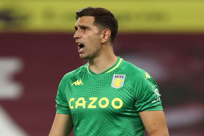 emiliano martinez giup aston villa bay cao mua nay