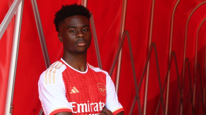 Arsenal ra mắt áo đấu: 'Bất khả chiến bại' 284928
