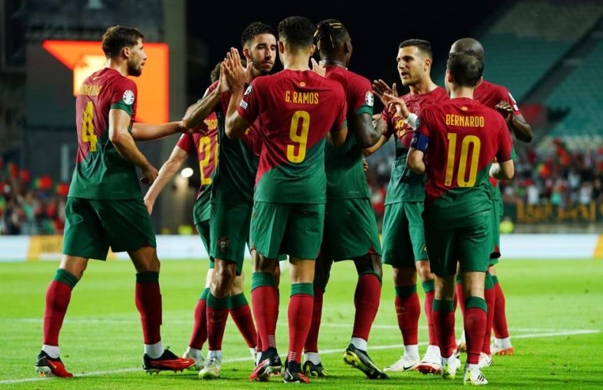 Bồ Đào Nha đại thắng 9 sao, khi Ronaldo không góp mặt 1 phút nào 325426