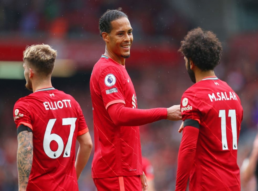 Van Dijk will help Liverpool be more confident in the new season 2 Van Dijk is showing a remarkable face in Liverpool's defense