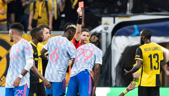 MU-thua-tran-ra-quan-cup-C1-Solskjaer-noi-gian-noi-gi-ve-the-do-cua-Wan-Bissaka-mu-2-1631659971-540-width660height376