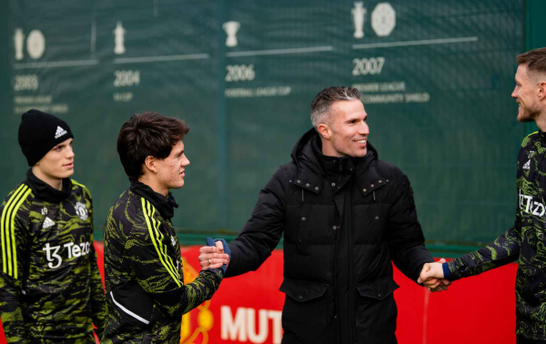 Van Persie trở về Man United để làm điều đặc biệt 251150