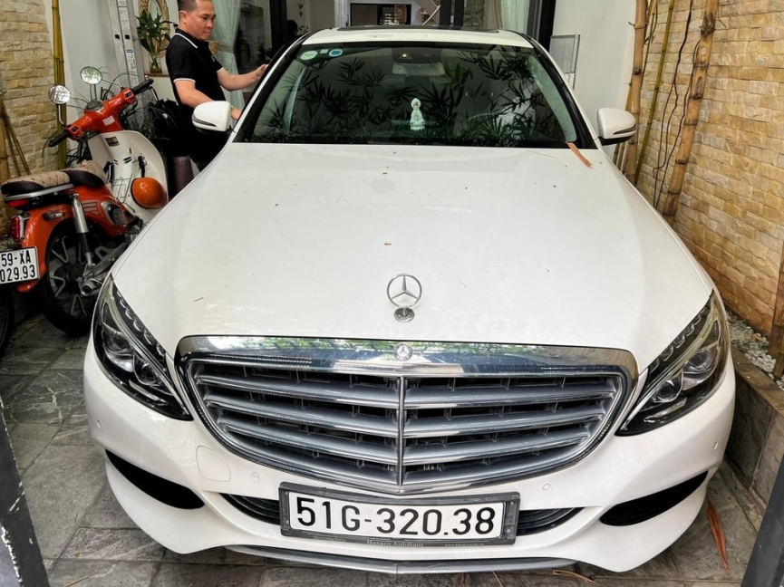 Trường Giang 'chia tay' Mercedes-Benz C250 Exclusive sau 5 năm sử dụng 148608