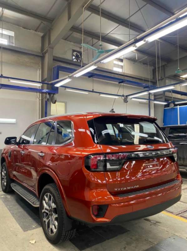 Cận cảnh Ford Everest 2022 tại đại lý Việt Nam, sẵn sàng cho màn ra mắt tháng sau 149782
