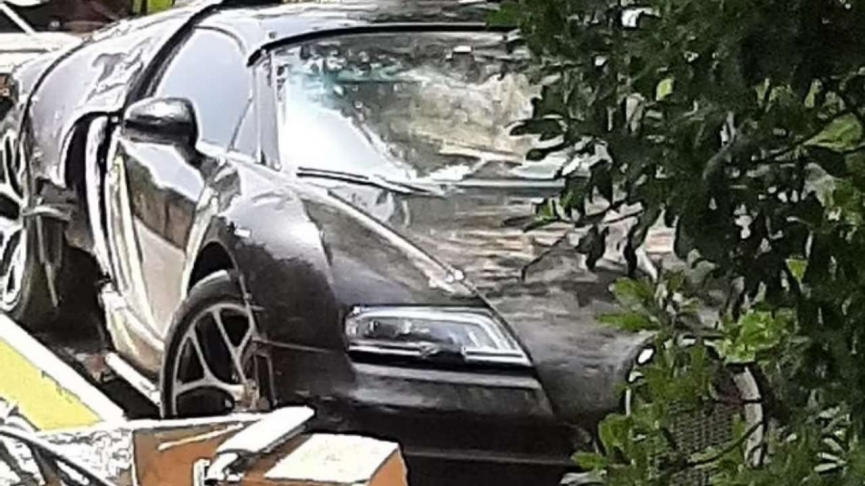 Siêu xe Bugatti Veyron của Cristiano Ronaldo bị rơi, hư hỏng nặng 151581